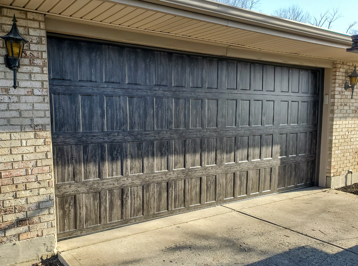 "Garage door repair services in Lewis Center, Florida - Local experts fixing residential and commercial garage doors."