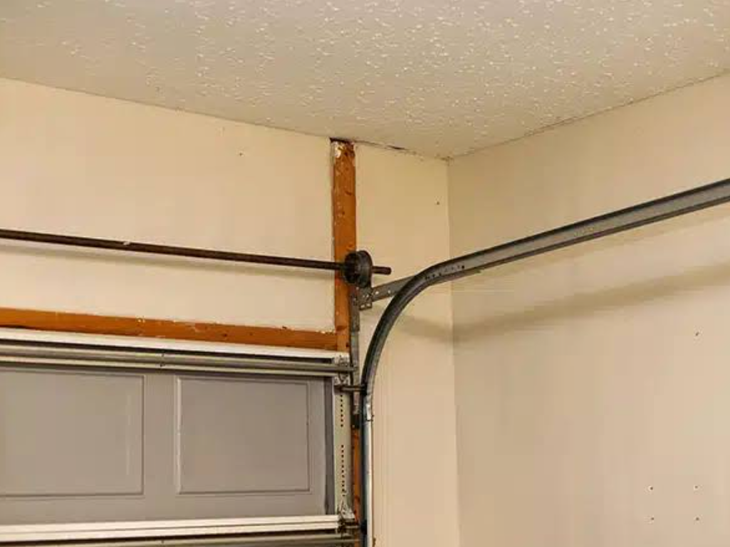 Off-Track & Garage Door Cable Repair in Minerva Park OH